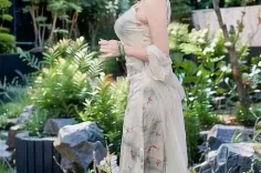 一天3个瓜!女星被大佬操控、顶流恋情曝光杨颖被牵连 个个大瓜