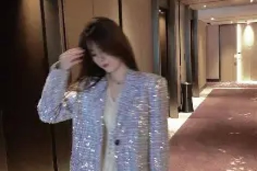 央视表态后给冯小刚走面的韩红底裤都被扒没了